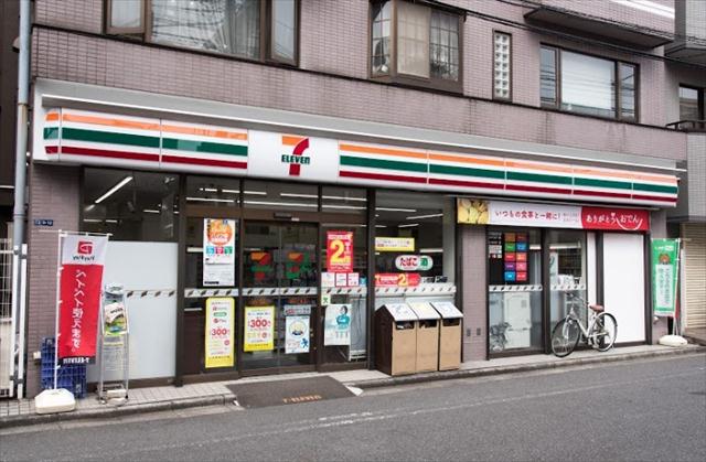 コンビニ　セブンイレブン（コンビニ）まで221m