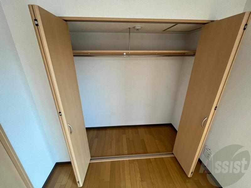 収納　寝室にあったクローゼット。荷物がたくさんあっても大丈夫。