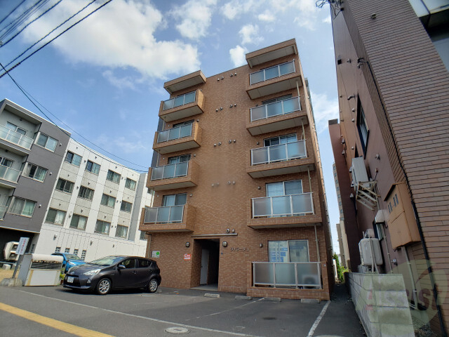建物外観　札幌市北区北３１条西「ヴィラージュ」