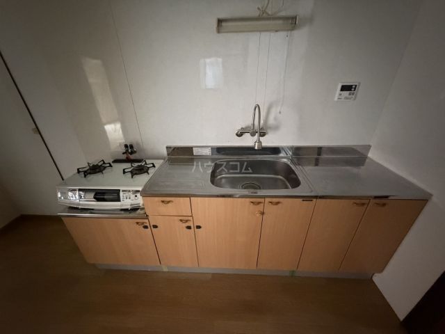 中川本町貸家のキッチン写真