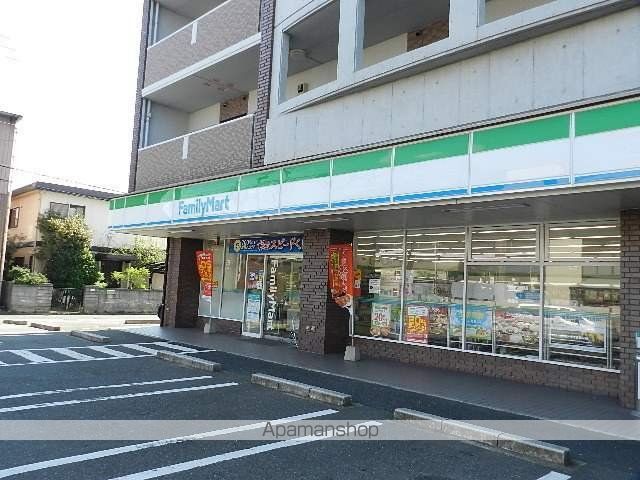 コンビニ　ファミリーマート小倉下石田一丁目店（コンビニ）まで50m