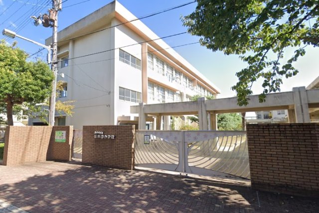 小学校　豊中市立桜井谷小学校（小学校）まで815m