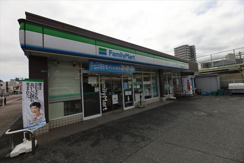 コンビニ　ファミリーマート横須賀根岸町店（コンビニ）まで937m