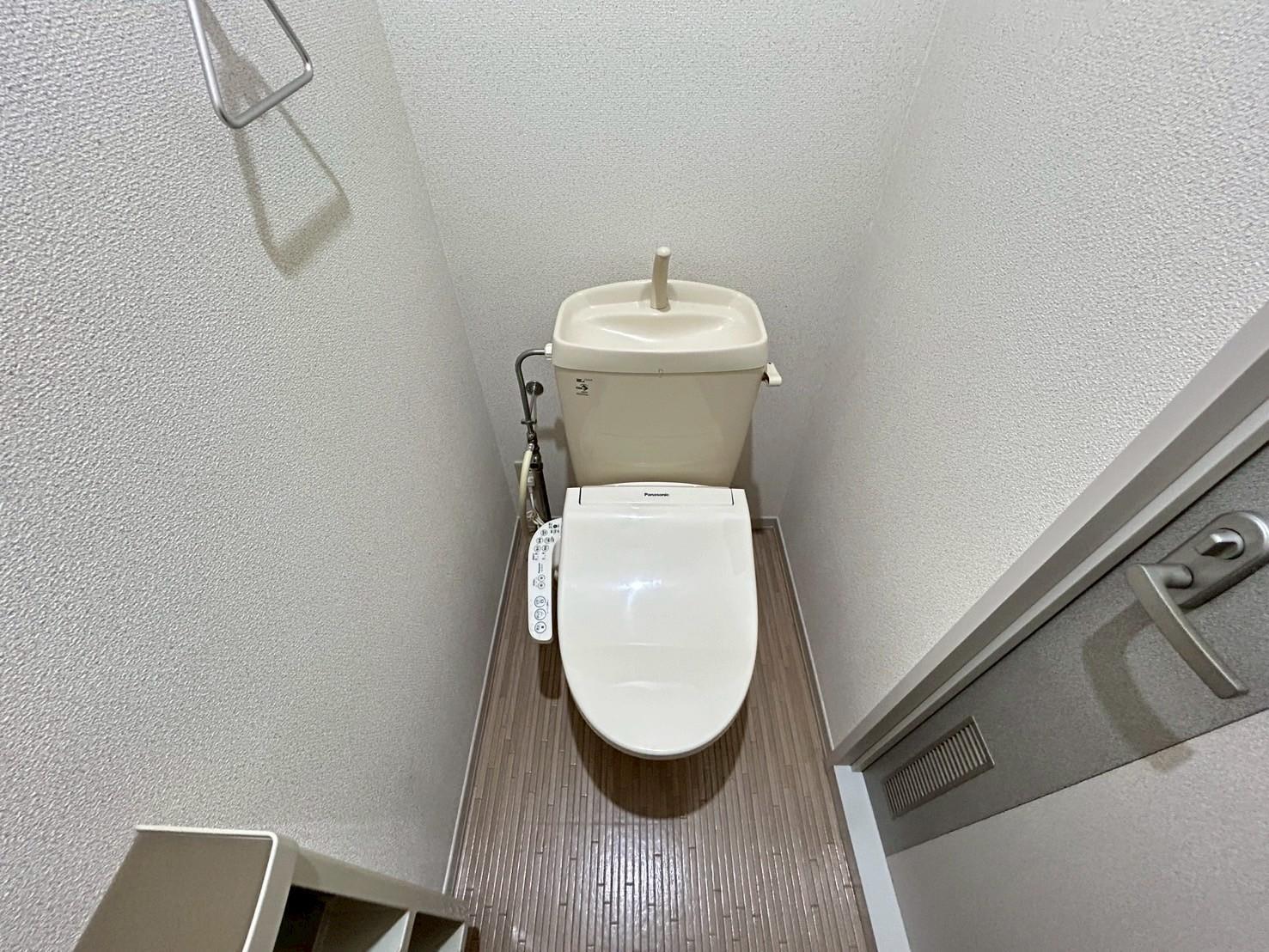 トイレ　温水洗浄暖房便座