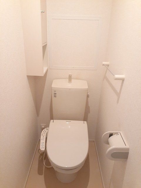 ＪＲ信越本線 宮内駅 徒歩19分 3階建 築9年のトイレ写真