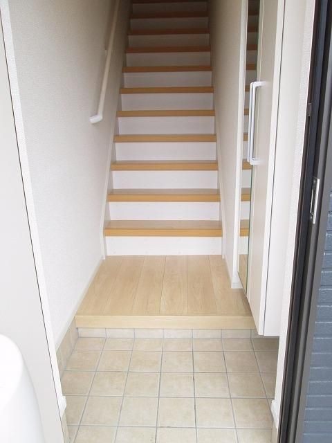 ＪＲ信越本線 宮内駅 徒歩19分 3階建 築9年の玄関写真