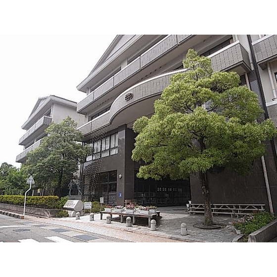 小学校　金沢市立明成小学校（小学校）まで107m