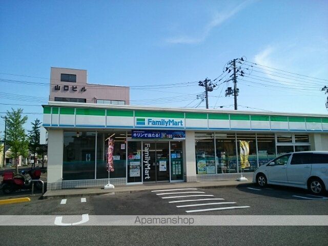 コンビニ　ファミリーマート新潟平島店（コンビニ）まで130m