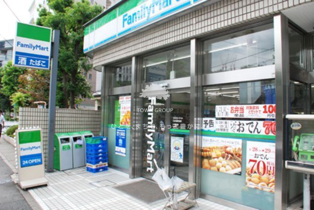 コンビニ　ファミリーマート（コンビニ）まで810m