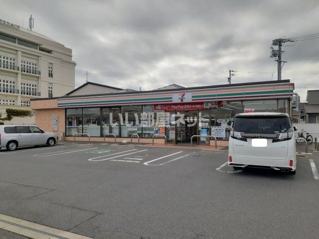 コンビニ　セブンイレブン 鈴鹿寺家町店（コンビニ）まで652m