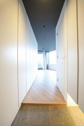 玄関　たっぷりとした収納スペースです