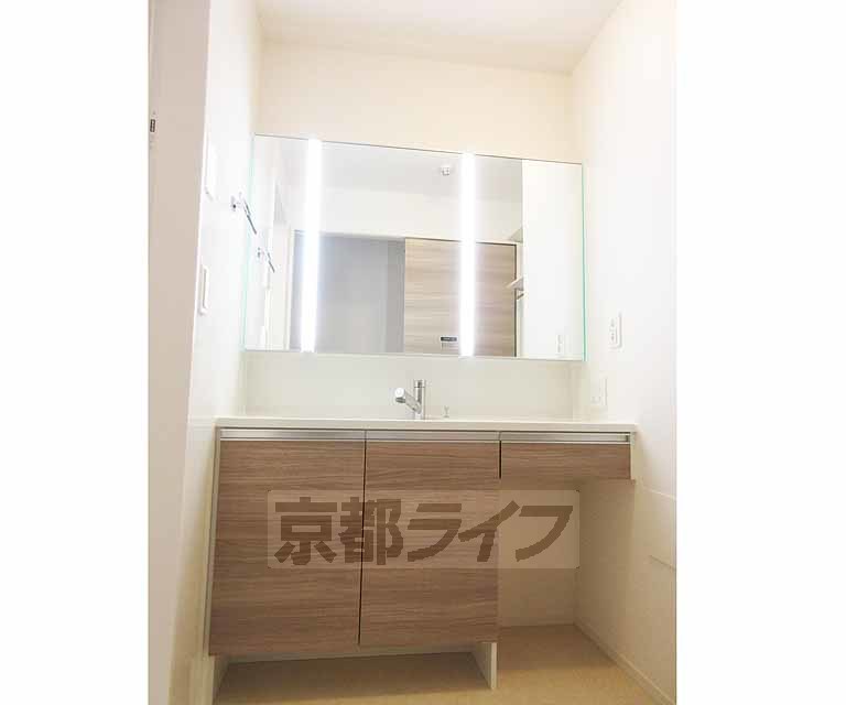 洗面設備　使い勝手のいい洗面台です・