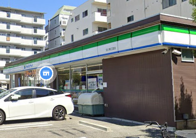 コンビニ　ファミリーマート 淀川東三国店（コンビニ）まで114m