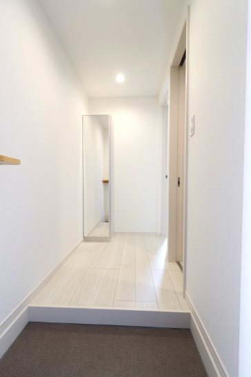 玄関　※写真は同シリーズのお部屋の為、現状を優先します。
