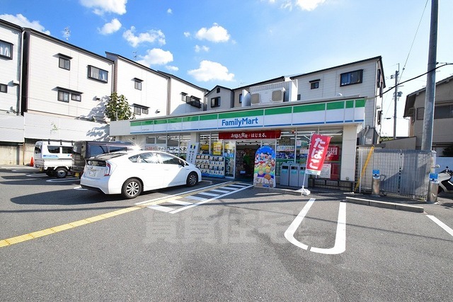 コンビニ　ファミリーマート　東大阪中石切（コンビニ）まで806m