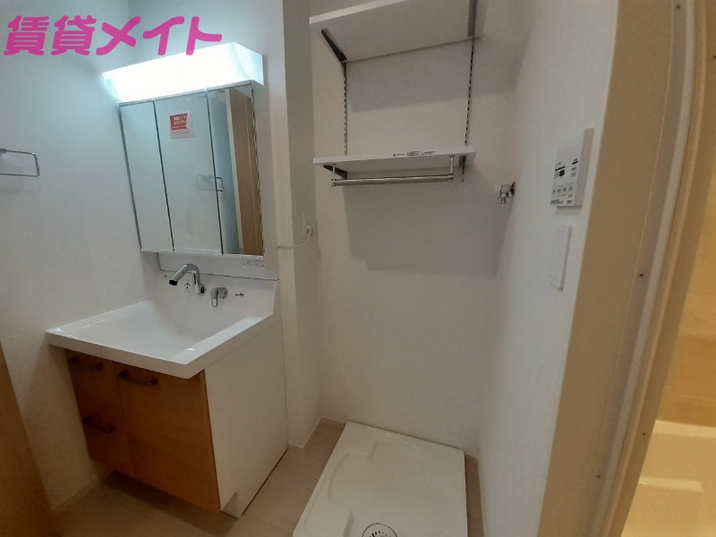 洗面設備　同型参考写真