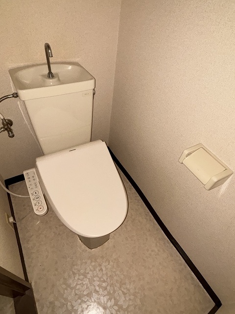 プロス代々木公園 2面採光角 Gのトイレ写真