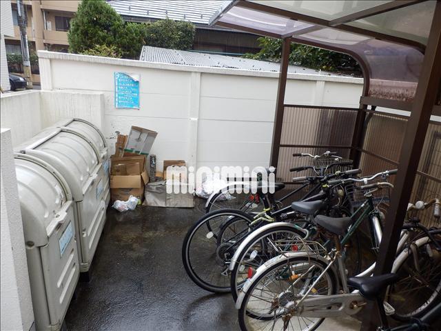 その他共有部分　駐輪場とゴミ捨て場