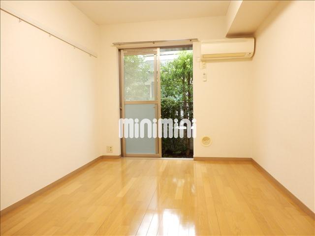 居室・リビング　南向きで明るいお部屋です