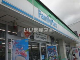 コンビニ　ファミリーマート 川平一丁目店（コンビニ）まで443m