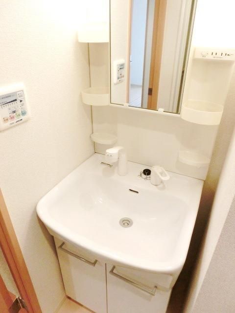 洗面設備　★朝の身支度に便利な独立洗面台★