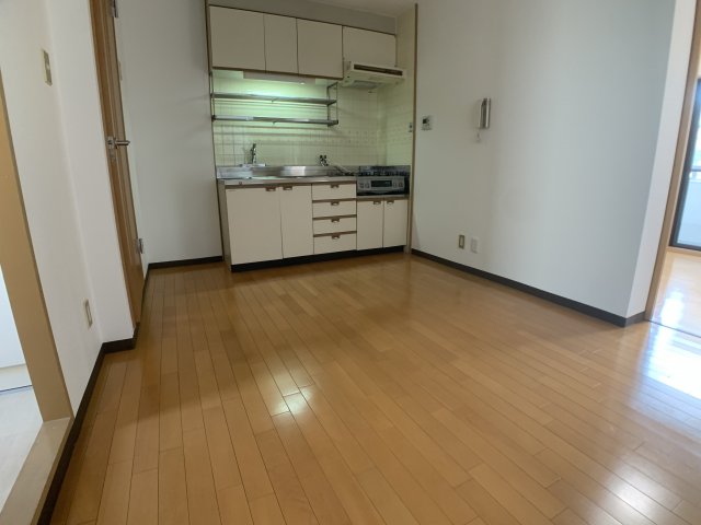 居室・リビング　エアコン付きで初期費用を抑えられます♪