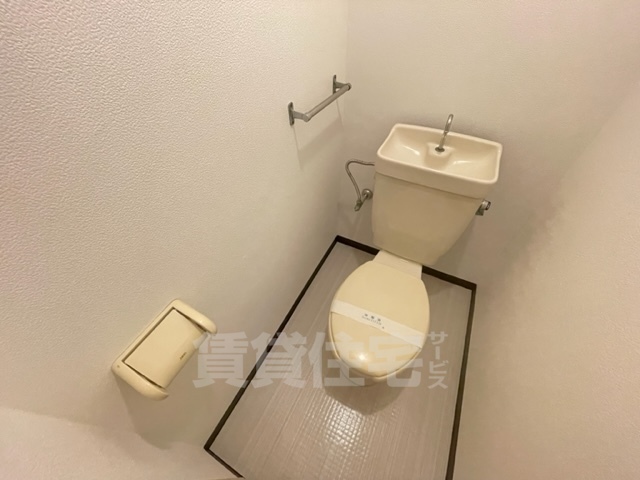 ＪＲ東西線 加島駅 徒歩6分 4階建 築39年のトイレ写真