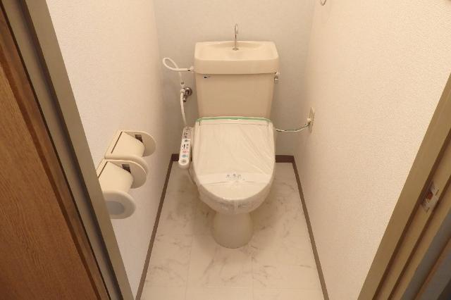 阪急宝塚線 川西能勢口駅 徒歩15分 2階建 築31年のトイレ写真