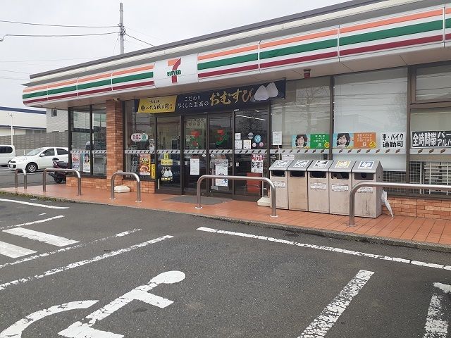コンビニ　セブンイレブン（コンビニ）まで260m