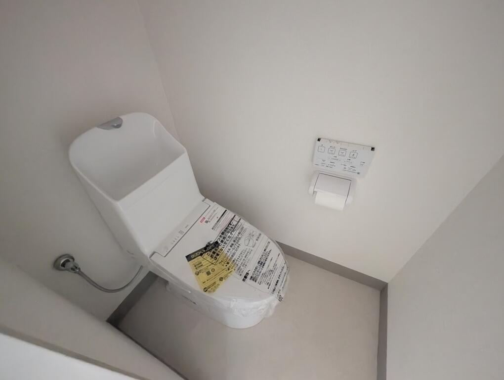 戸建 下北沢駅7分 地上3階建のトイレ写真