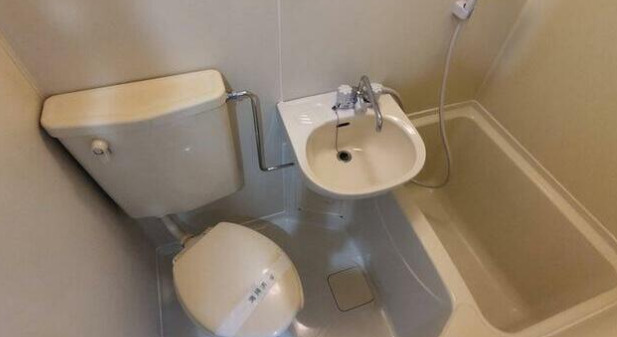 バス・シャワールーム　浴室はトイレと同室です。