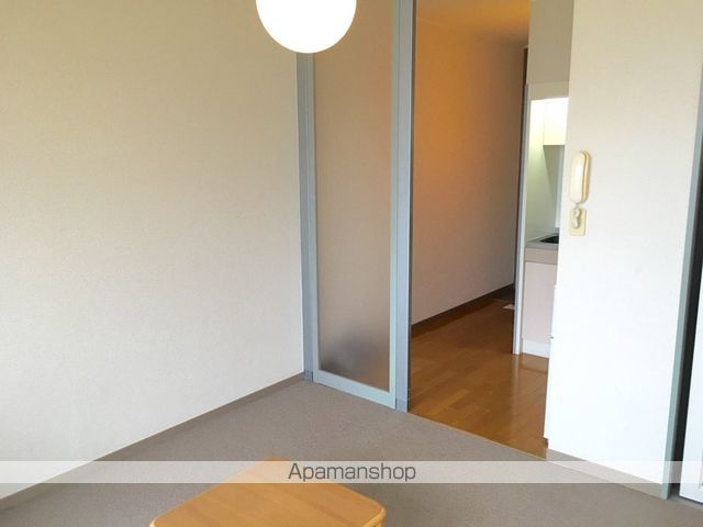 レオパレスプレシオDの居間写真