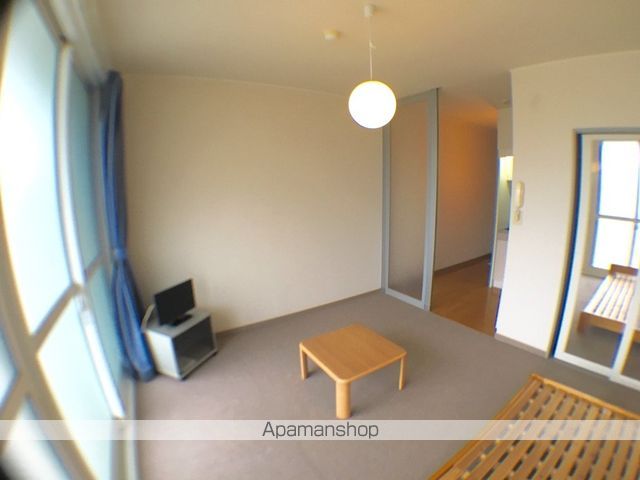 レオパレスプレシオDの居間写真