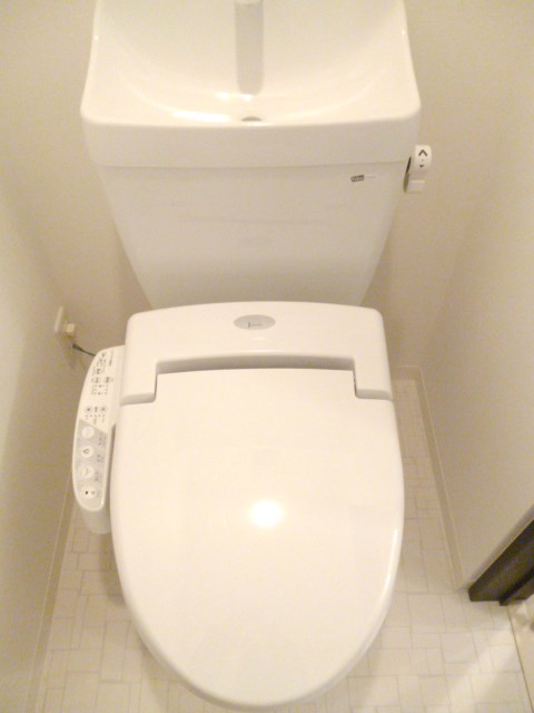 東急池上線 池上駅 徒歩4分 3階建 築14年のトイレ写真