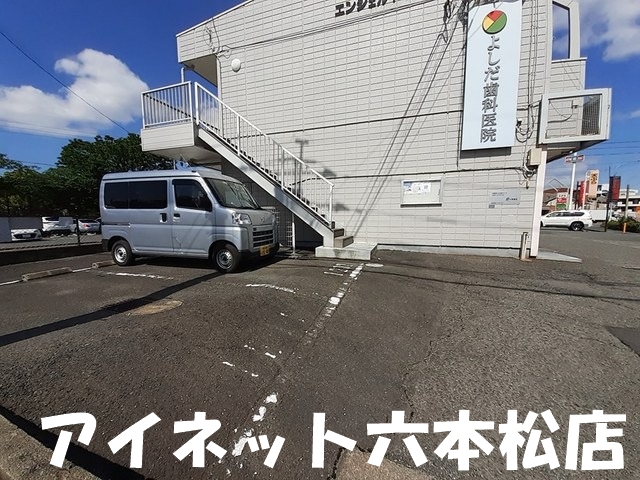 その他共有部分　敷地内駐車場も完備。