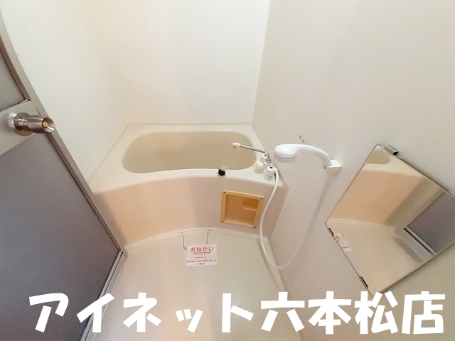 バス・シャワールーム　1日の疲れを流しましょう。