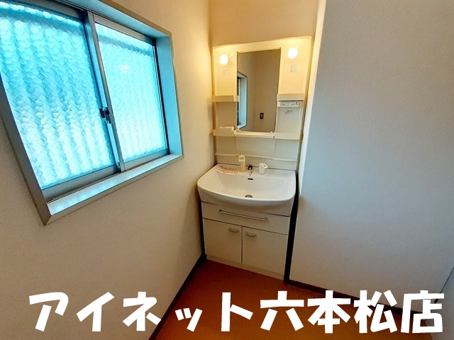 洗面設備　朝の支度にいかがでしょうか。