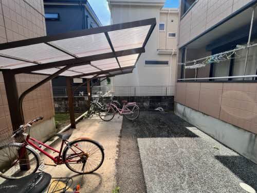 建物外観　駐輪場
