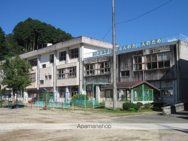 小学校　大洲市立平野小学校（小学校）まで550m