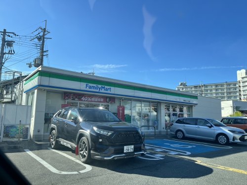 コンビニ　ファミリーマート 小浦富田林若松町西店（コンビニ）まで402m