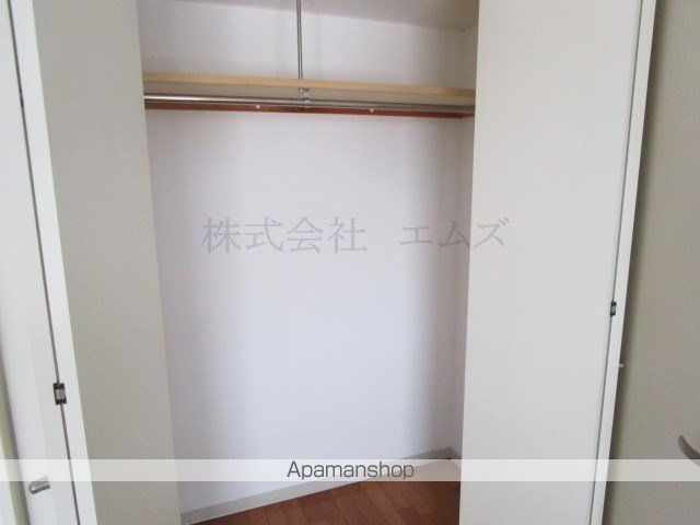 地下鉄東西線 菊水駅 バス乗車時間：20分 最寄りバス停で下車 徒歩2分 4階建 築24年の内装写真