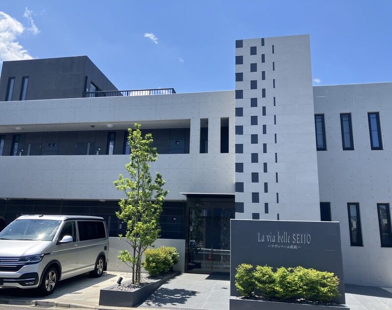 エントランス　落ち着いたエントランスです