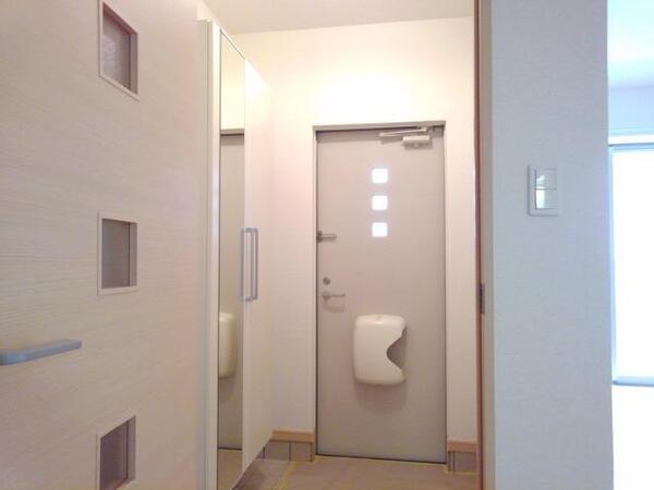 ＪＲ中央線 韮崎駅 徒歩5分 2階建 築15年の玄関写真