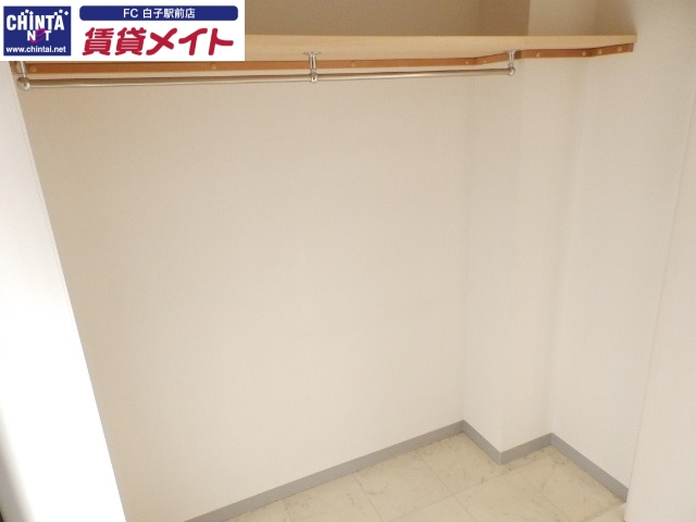 収納　同型参考写真