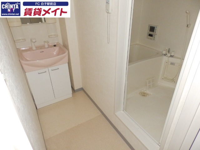 洗面設備　同型参考写真