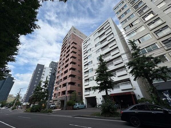 ライオンズマンション中島公園通の外観写真