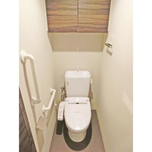 トイレ　※写真は同タイプ住戸です。