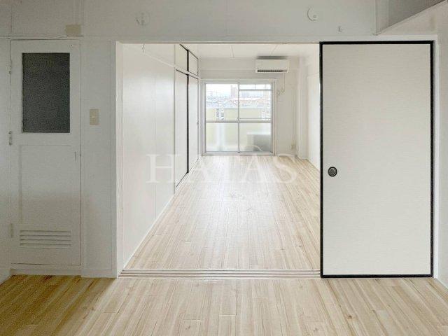 居室・リビング　同物件別部屋です。