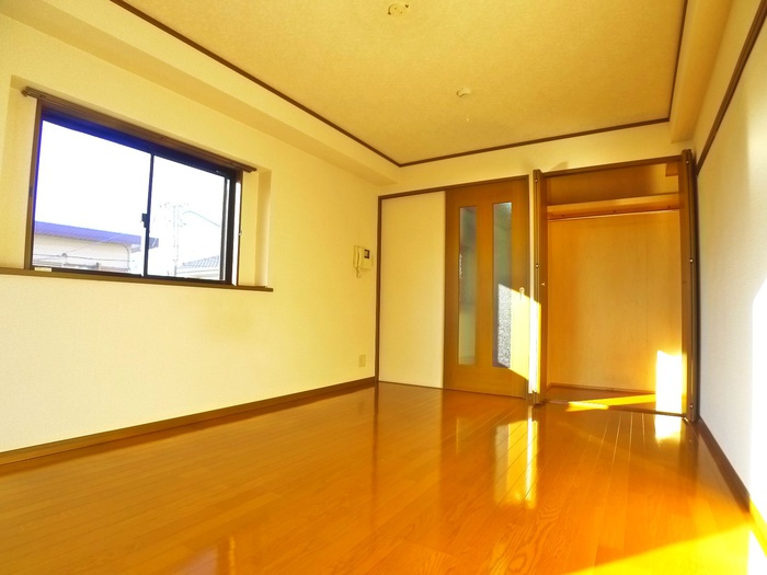 メゾンフォーの居間写真