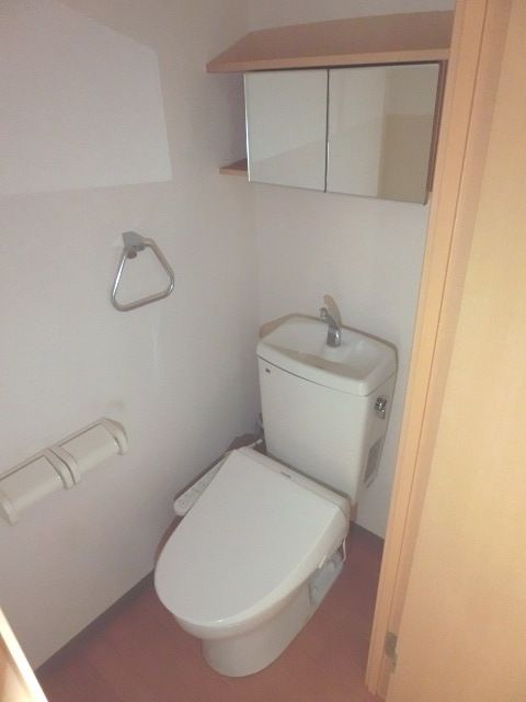 トイレ　ウォシュレット付きトイレです